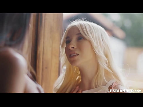 ❤️ A nena chega a casa uns meses despois e acaba comendo o coño da súa madrastra ️❌ Vídeo anal en % gl.raceporn.ru % ❌❤