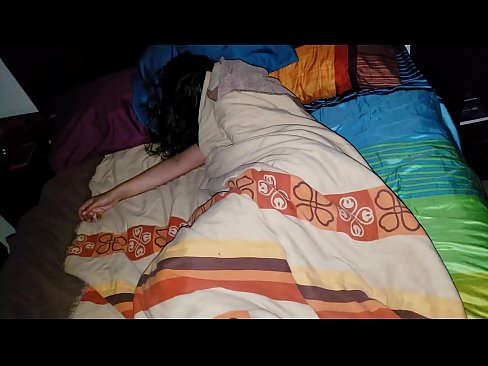 ❤️ Fillastro reprendendo á súa nova madrasta mentres ela dorme. ️❌ Vídeo anal en % gl.raceporn.ru % ❌❤